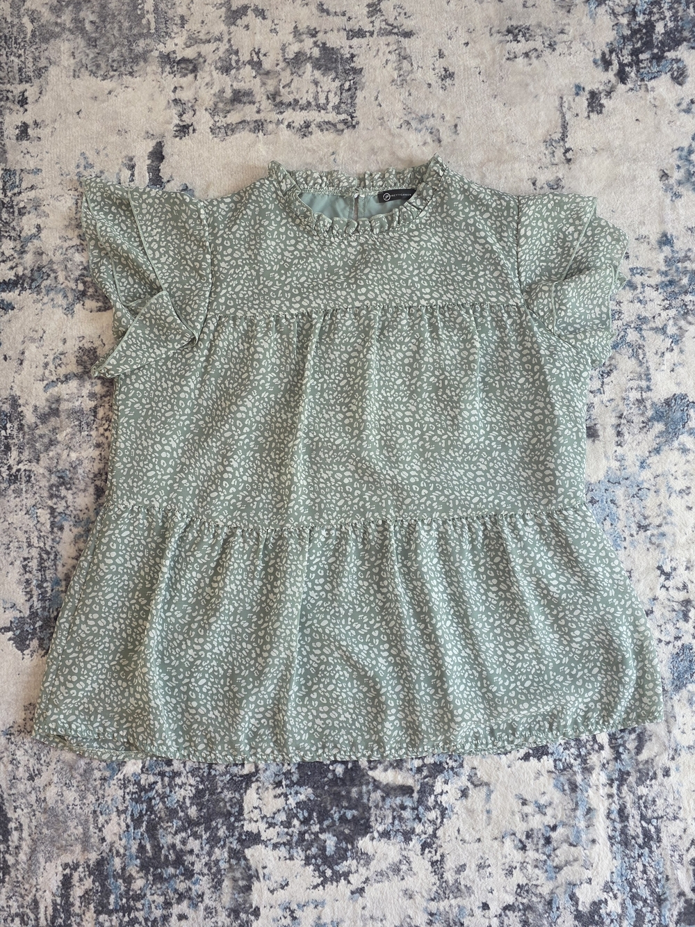 💥💥5 For $25💥💥Sage Green Printed Ruffle Sleeve Blouse